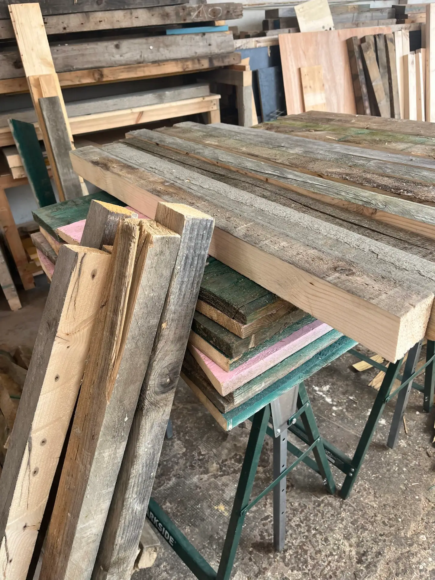 tas de bois de réemploi