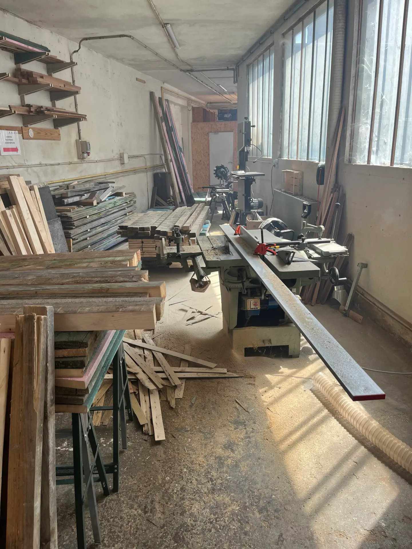 photographie de l'intérieur de l'atelier de réembois